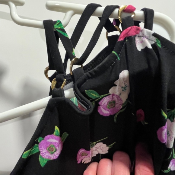 Express medium cold shoulder top - Picture 5 of 8